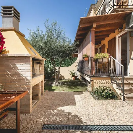 La Pavoncella - *